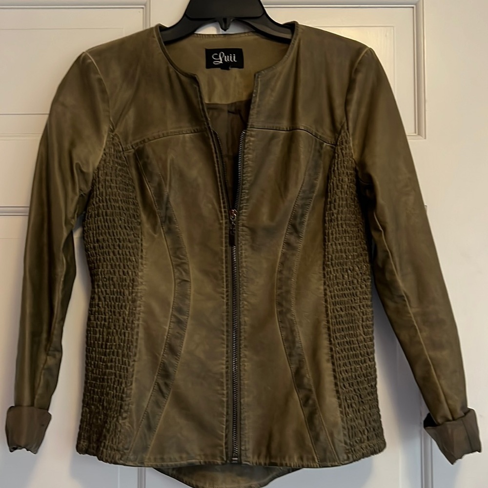 Luii Faux leather distressed sage green jacket size small zip front no pockets